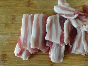 五花肉干煸土豆片