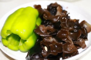 3分钟快手菜之黑木耳炒鸡蛋