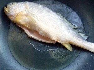 糖醋大黄鱼（任何鱼）-煎鱼不破皮秘诀