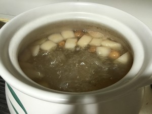 无花果雪梨煲猪骨