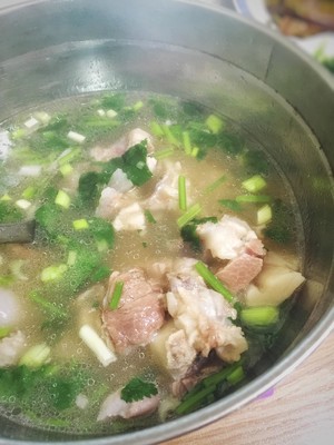 非常简单又美味的大骨头汤