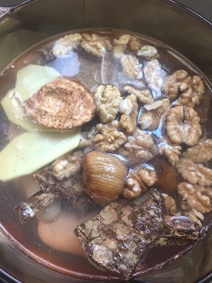 杜仲核桃猪腰汤
