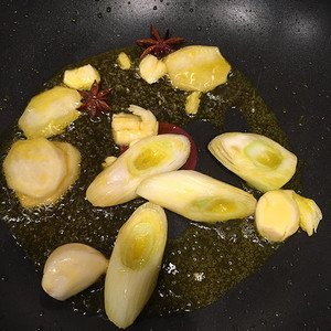 小鸡炖蘑菇
