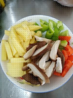 红烧三黄鸡家常版(黄焖鸡)