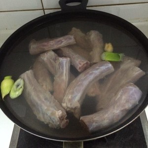 周黑鸭版麻辣鸭脖