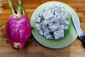 火龙果炒虾仁