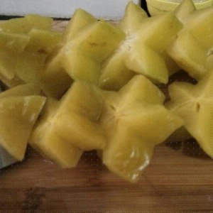 杨桃瘦肉汤(2~3人分量)