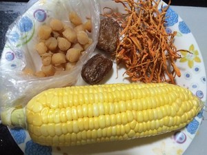 广东煲汤-玉米干贝虫草花煲猪骨
