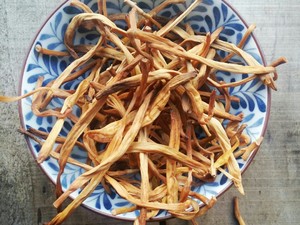 黄花菜山药骨头汤