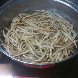 肉炒黄花菜