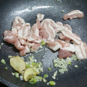 肉炒黄花菜