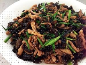 青蒜木耳小炒肉（无敌浪费米饭）