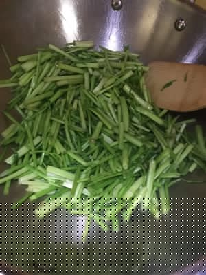 肉丝炒水芹