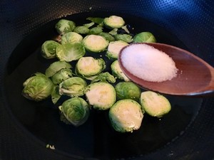 孢子甘蓝的做法