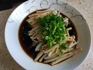 葱油白玉菇（简便快速好吃）