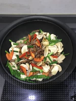 新鲜姬松茸炒肉片