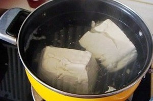 铁锅鱼头炖豆腐