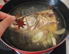 铁锅鱼头炖豆腐