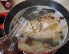 铁锅鱼头炖豆腐