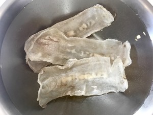 花胶（鱼肚）煲鸡汤