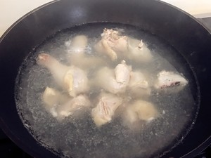 花胶（鱼肚）煲鸡汤