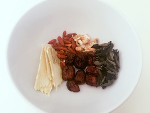 花胶（鱼肚）煲鸡汤