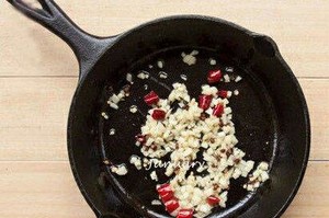 《避风塘虾仁》