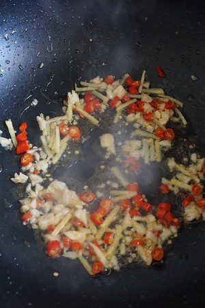 小芹菜炒小河虾