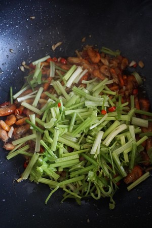 小芹菜炒小河虾