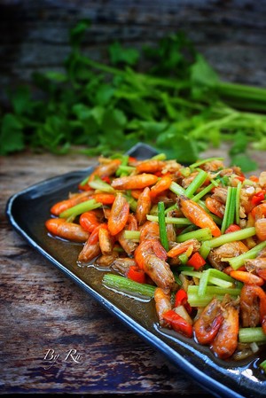 小芹菜炒小河虾