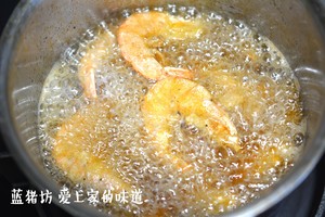 金黄酥脆，避风塘虾