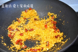 金黄酥脆，避风塘虾