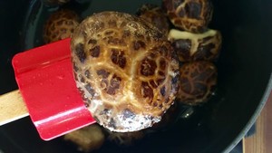 下饭营养好菜——油焖大花菇
