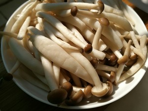 五花肉炒蟹味菇