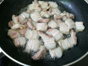 五花肉炒蟹味菇