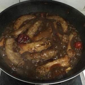 周黑鸭版麻辣鸭脖