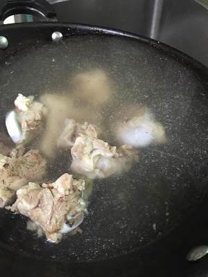 非常简单又美味的大骨头汤