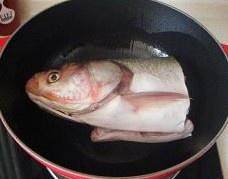 铁锅鱼头炖豆腐