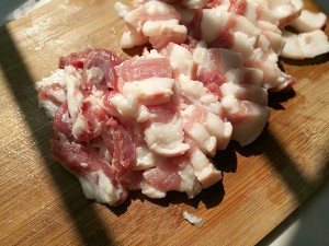 五花肉炒蟹味菇