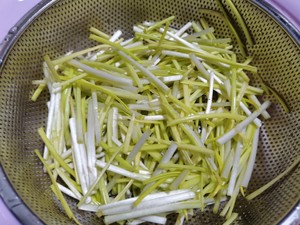 1分钟学会简单家常菜?韭黄炒鸡蛋?味道鲜美