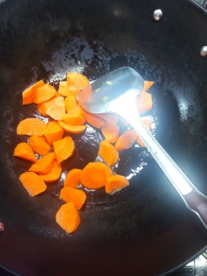 土豆炖排骨～好吃到飞起～