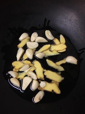 爆炒河蚌肉