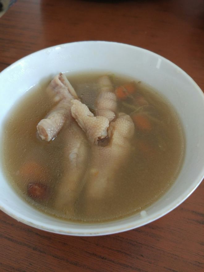 金银花枸杞鸡脚汤
