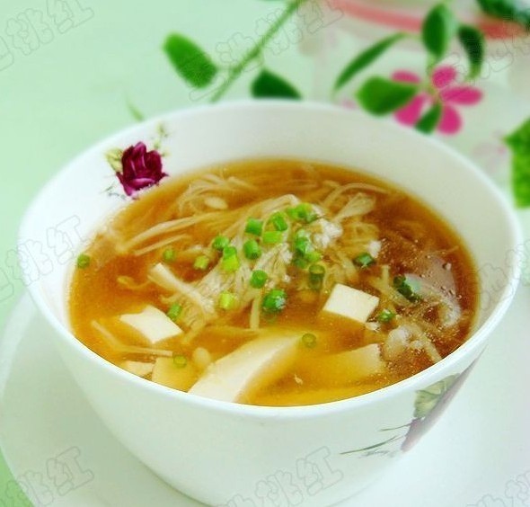 金针菇豆腐肉片汤