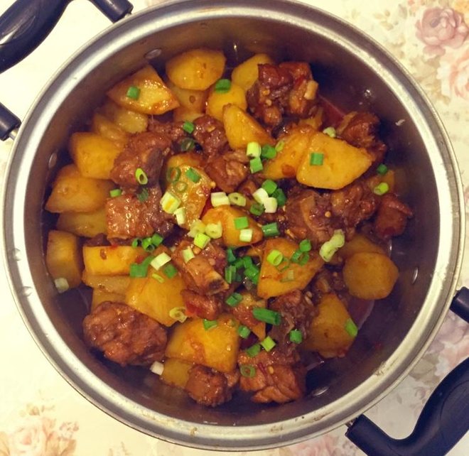 土豆烧排骨