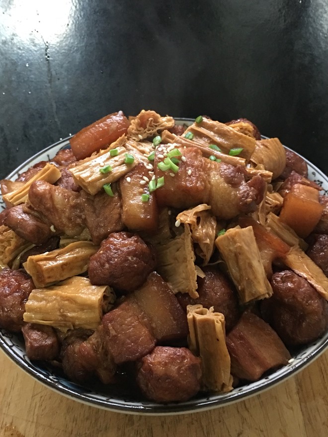 腐竹焖五花肉