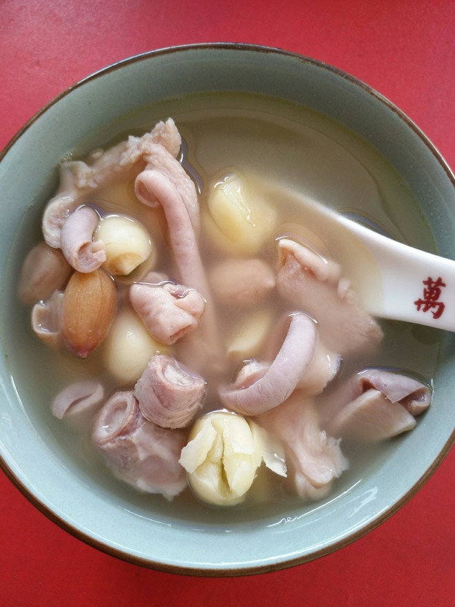 莲子猪肚汤