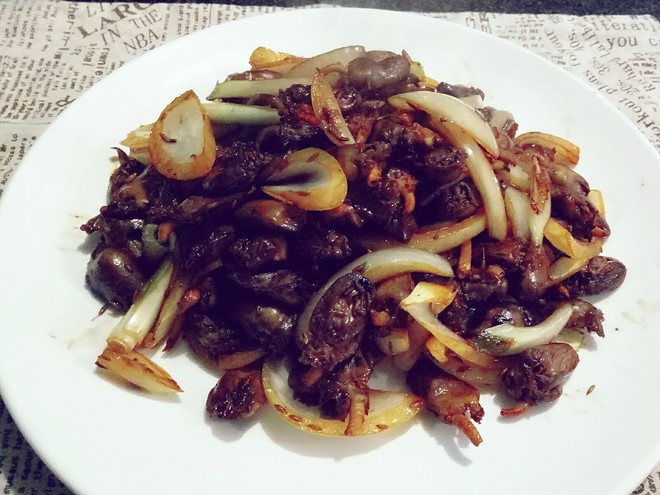 孜然圆葱炒鸡心