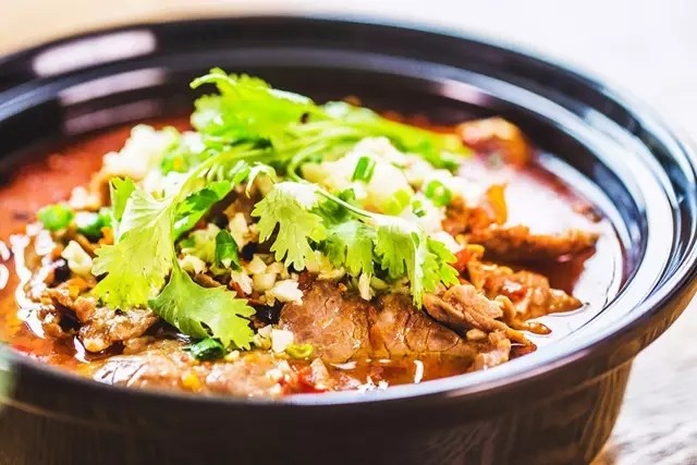 水煮牛肉：《中餐厅》张亮拿手菜（视频菜谱）