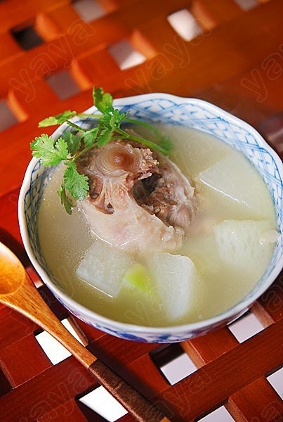 白萝卜牛尾汤